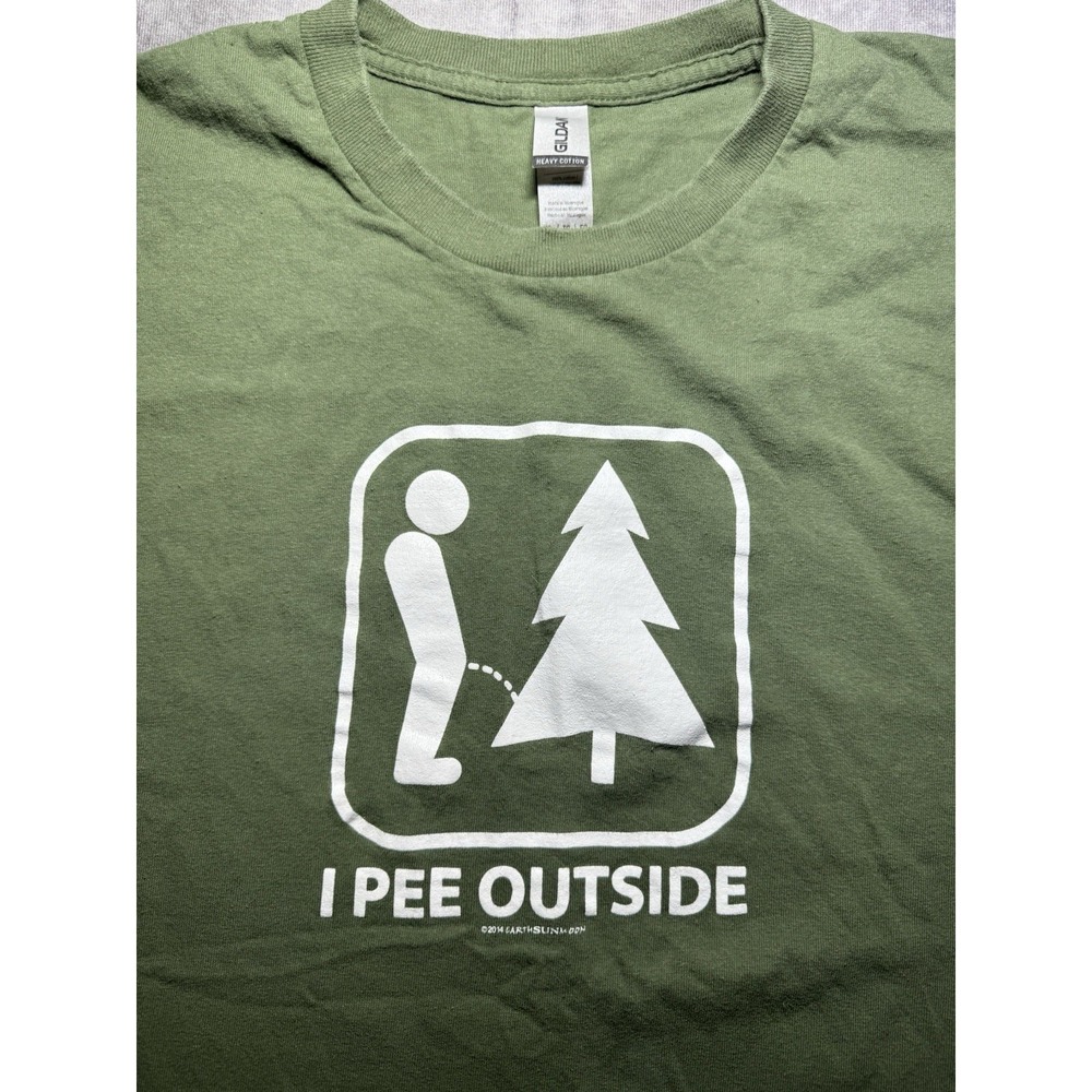 I Pee Outside Meme Camping Men's‎ XL T-Shirt Evergreen Color Earth Sun Moon